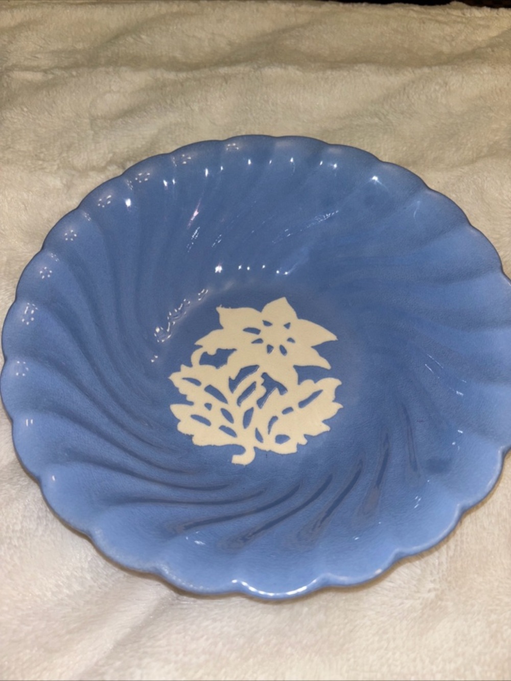 Vintage cameo ware harker pottery co. Blue and white bowl 9 inches wide